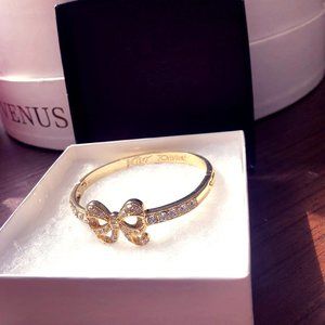 Bloomingdale's Gold Bracelet (Box Included)